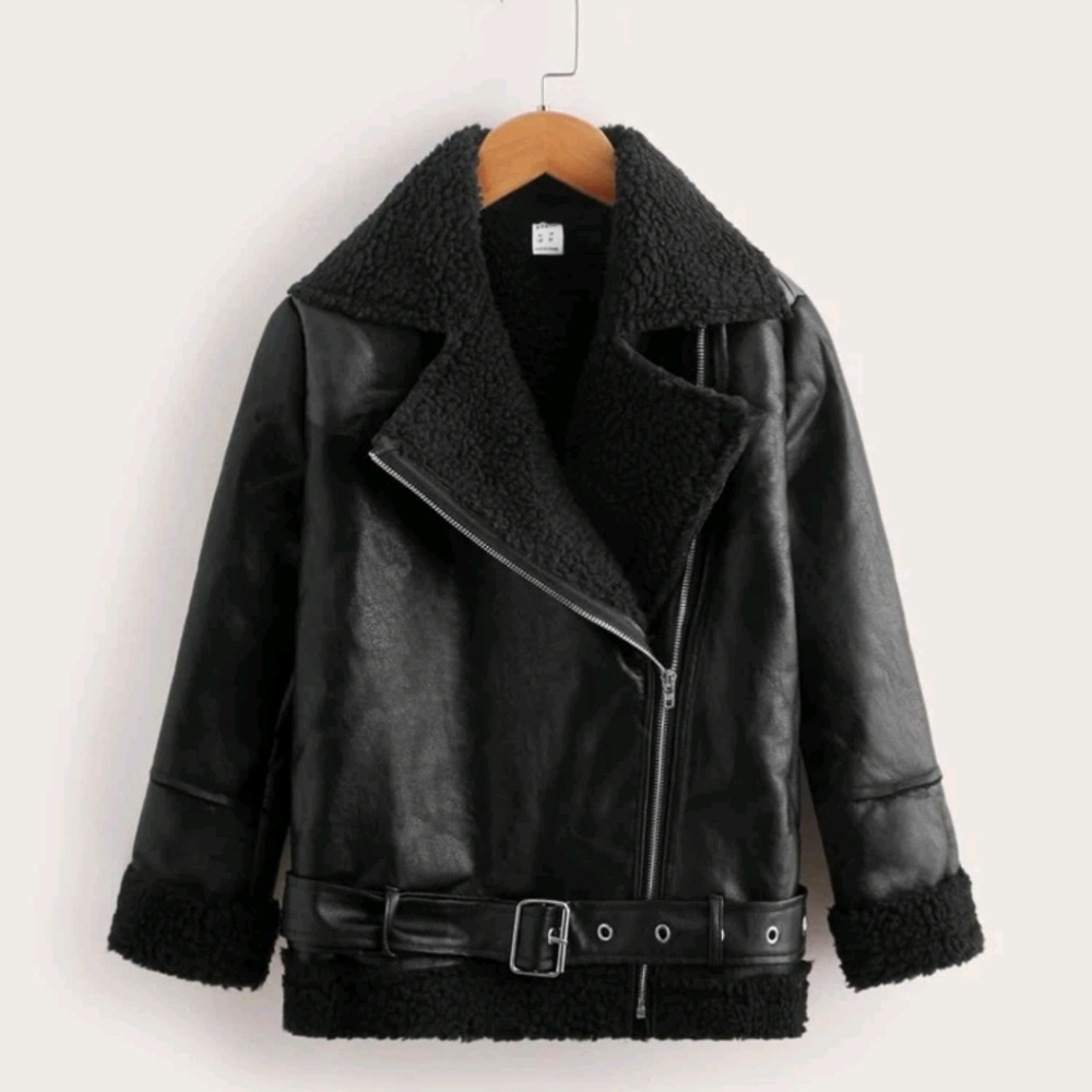 Black faux leather jacket front zip size US 9 Youth EU134 faux sherpa lining